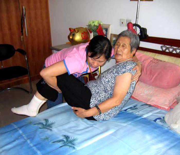 照顾（gù）老人
